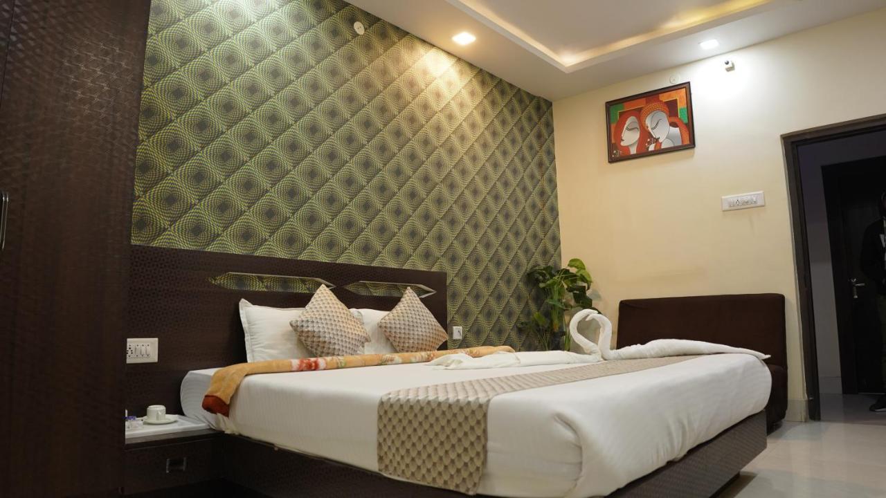 Hotel Janvi Interntaional Inn Музафарпур Екстериор снимка